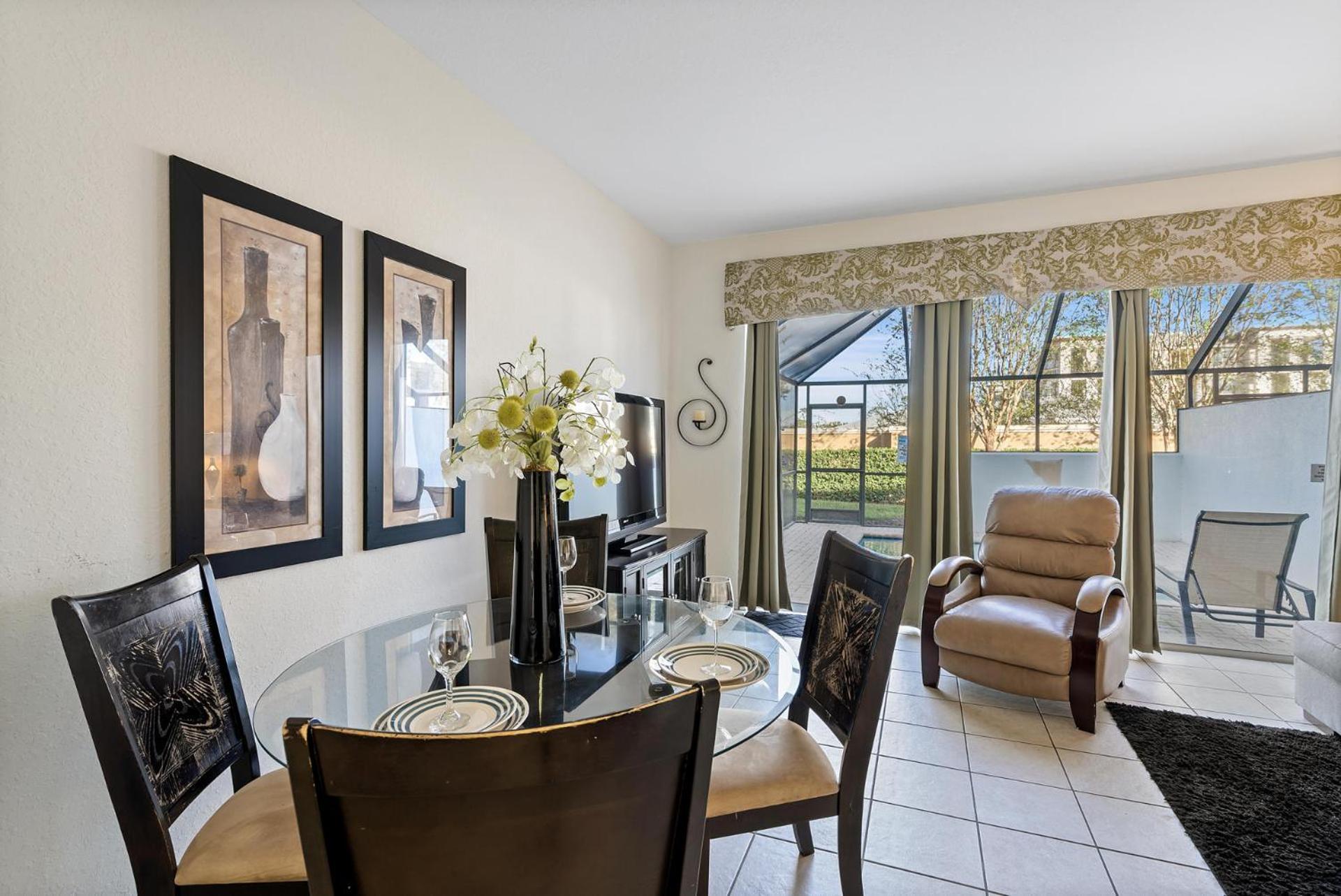 2563 Maneshaw Holiday home