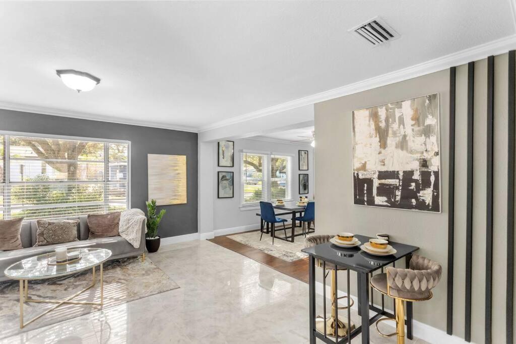 King Bd Charming 2-storey W Privateyard Orlando
