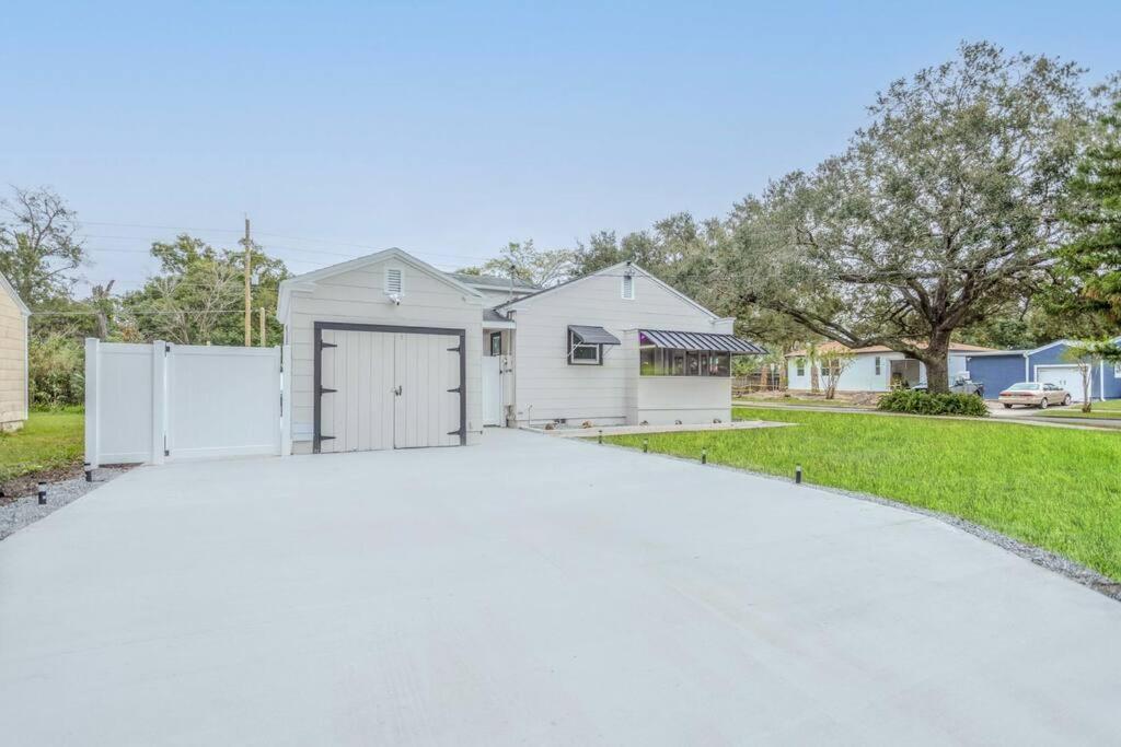 King Bd Charming 2-storey W Privateyard Orlando