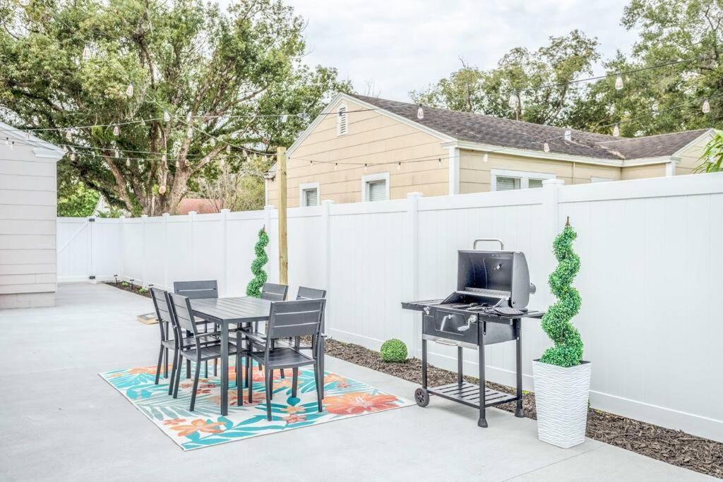 Holiday home King Bd Charming 2-storey W Privateyard *