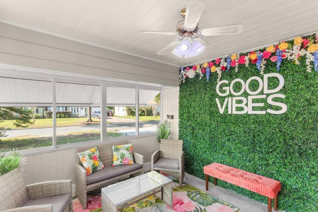 King Bd Charming 2-storey W Privateyard * Orlando