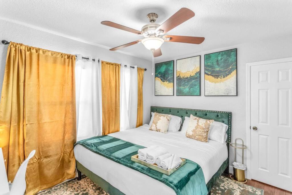 King Bd Charming 2-storey W Privateyard Orlando