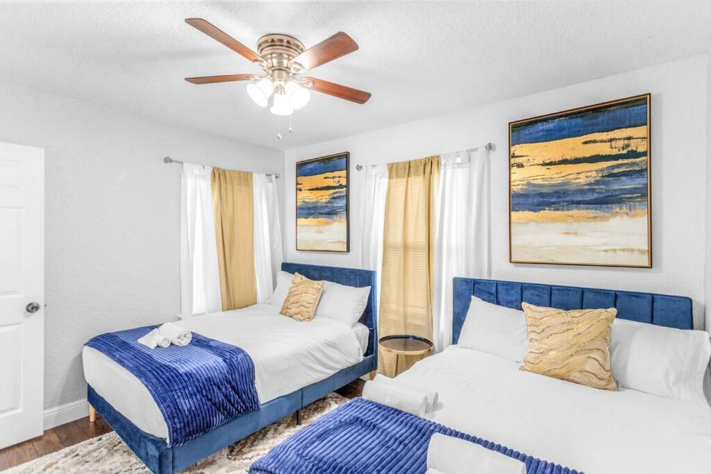 King Bd Charming 2-storey W Privateyard