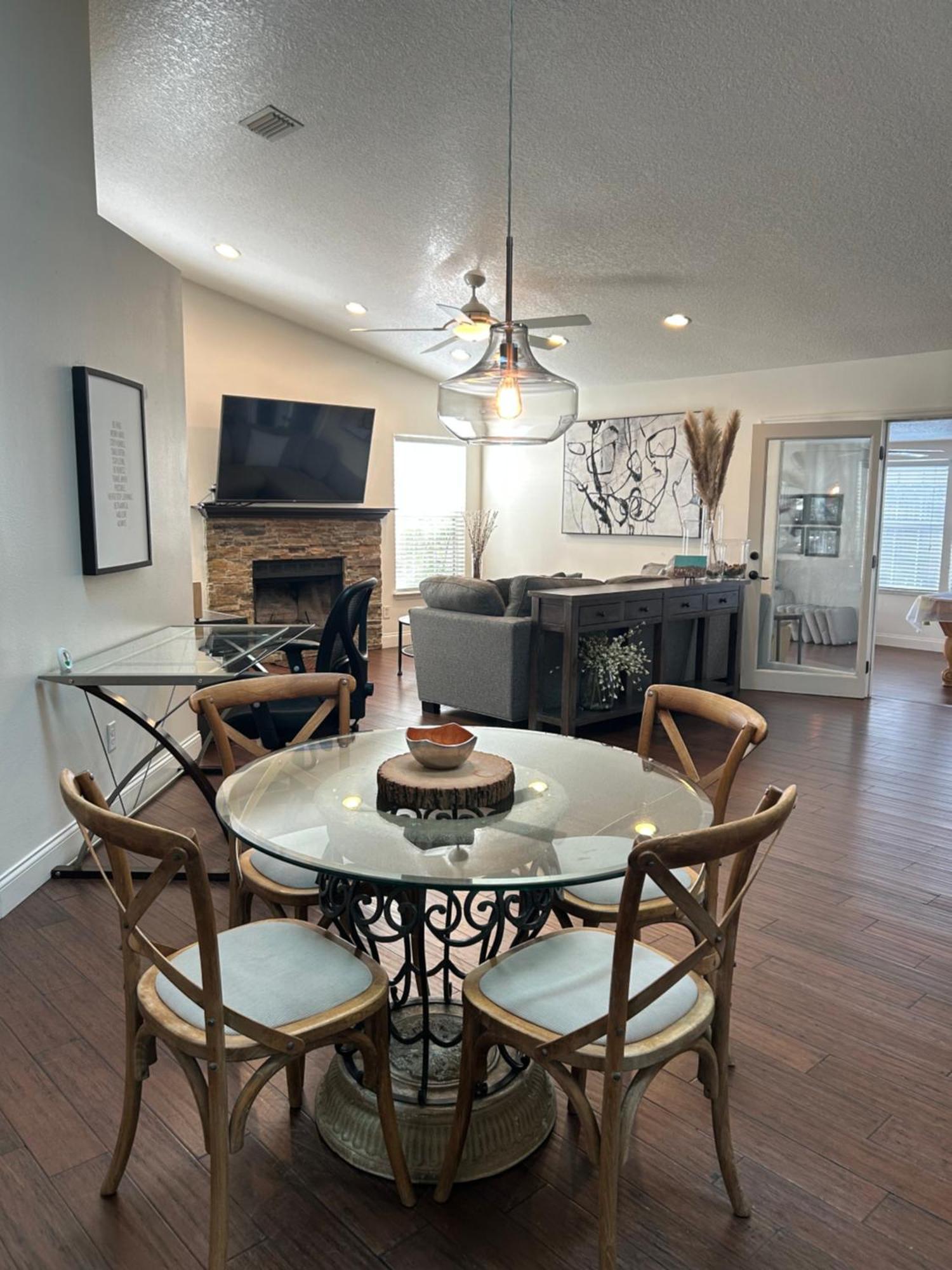 Spacious Craftsman House Sleeps 8 *