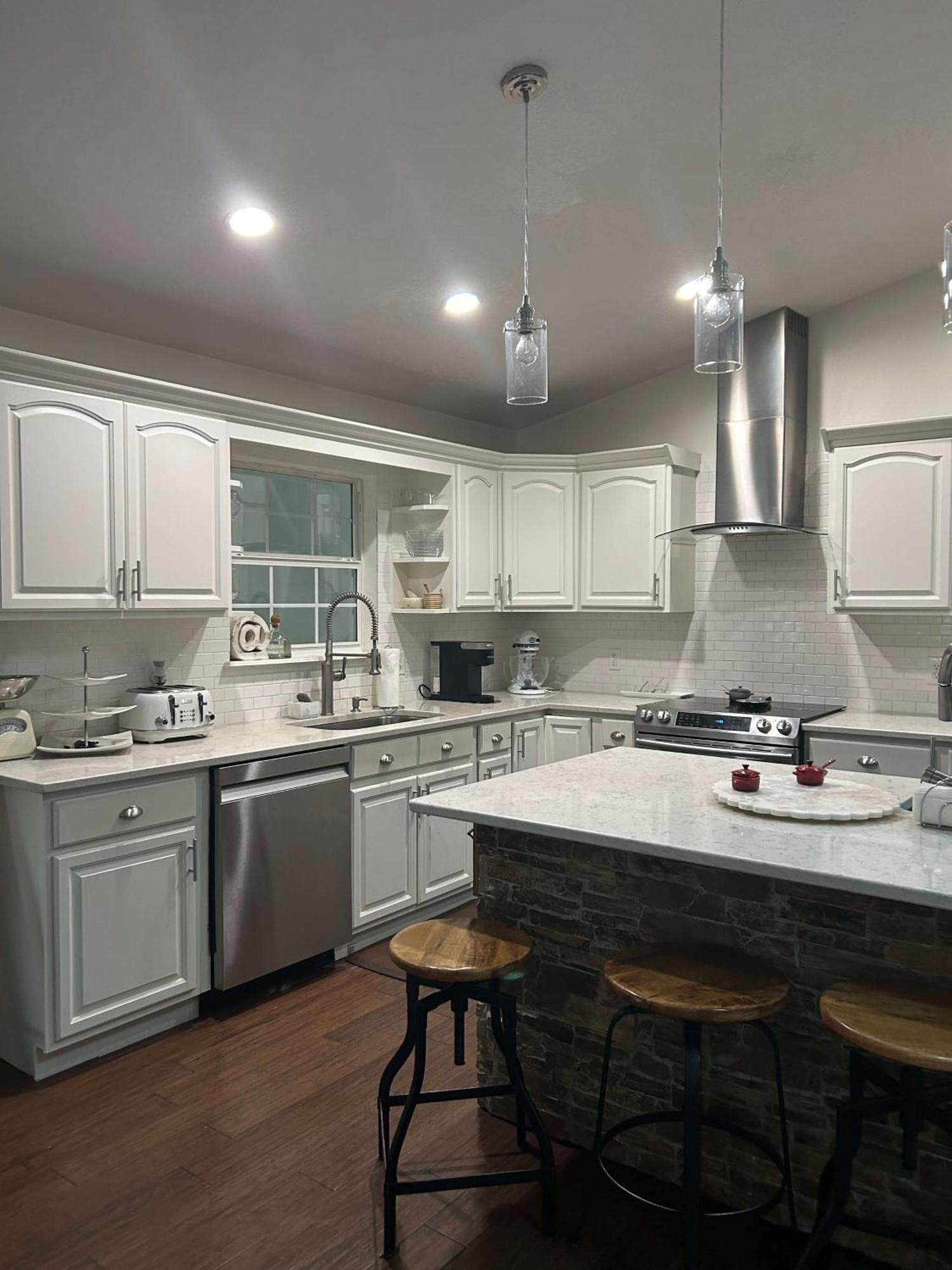 Spacious Craftsman House Sleeps 8 Orlando