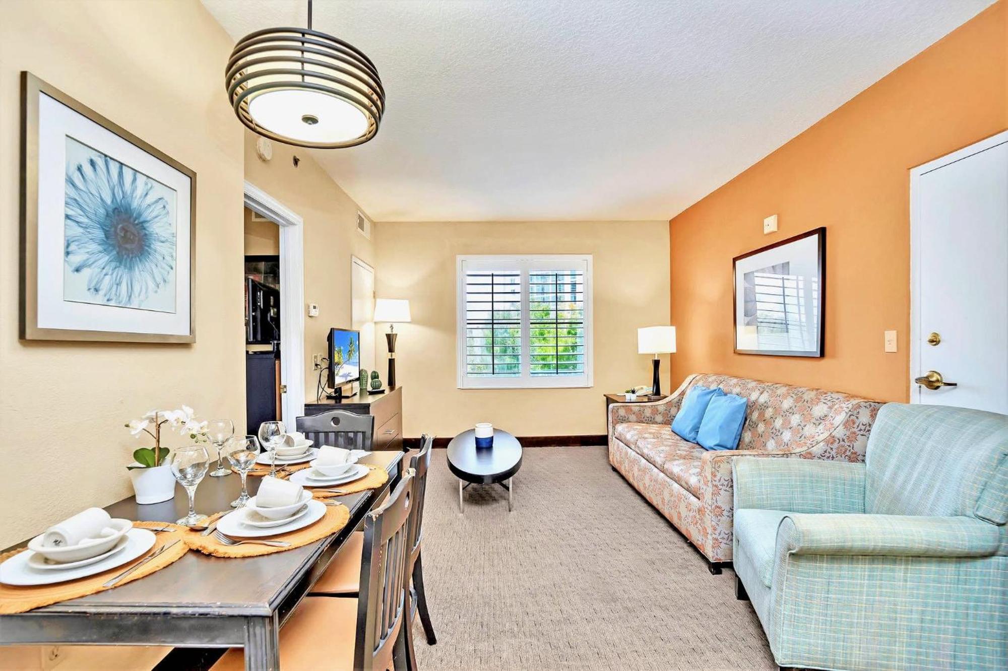 Contemporary With Pool Hot Tub - Close To Universal *