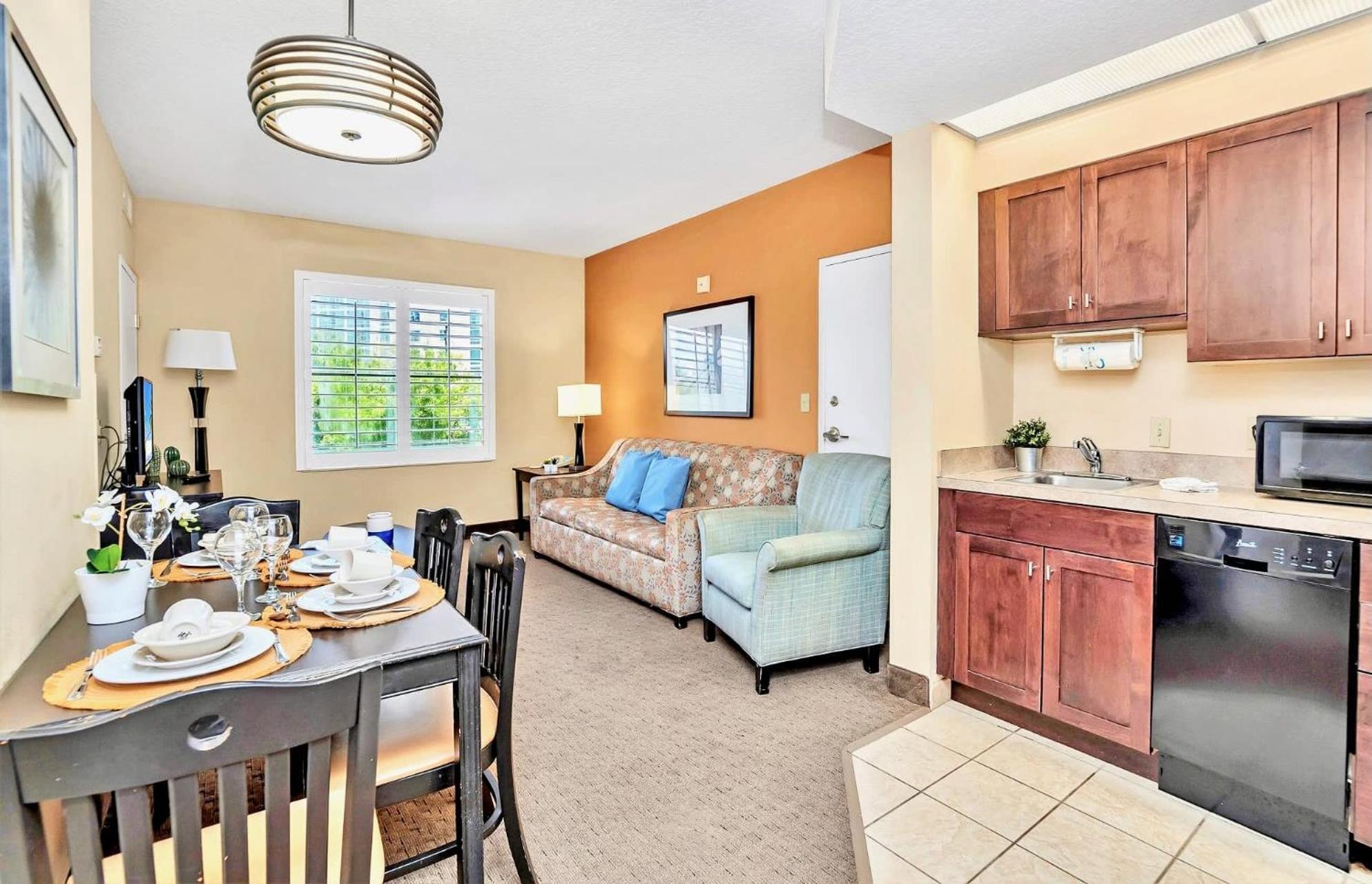 Contemporary With Pool Hot Tub - Close To Universal Apartment *