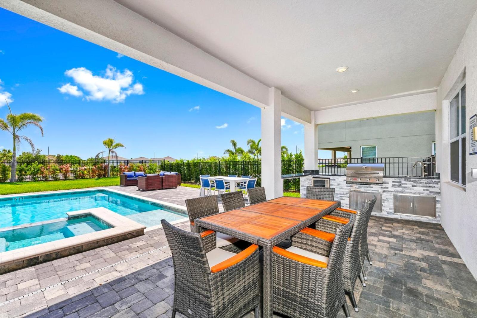 Gleaming By Rentyl With Theater Near - 209s Orlando