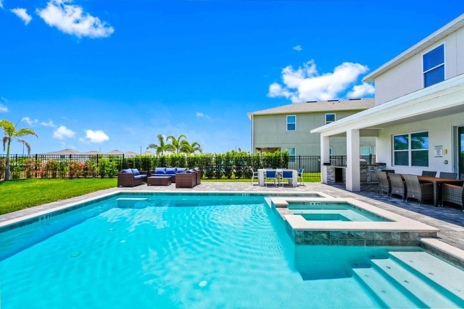 Gleaming By Rentyl With Theater Near - 209s Holiday home