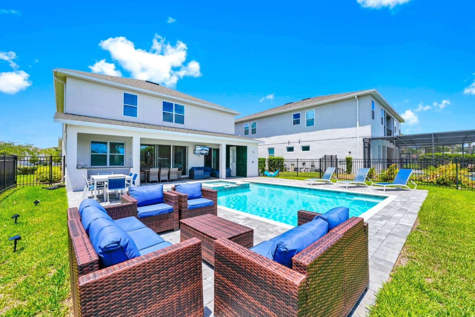 Gleaming By Rentyl With Theater Near - 209s Holiday home Orlando