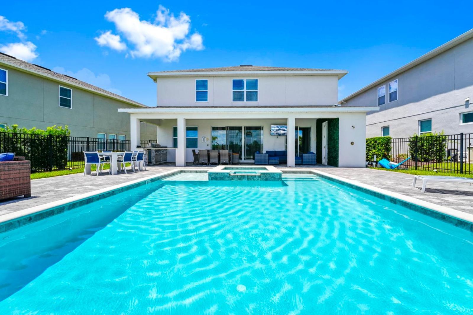 Gleaming By Rentyl With Theater Near - 209s Orlando