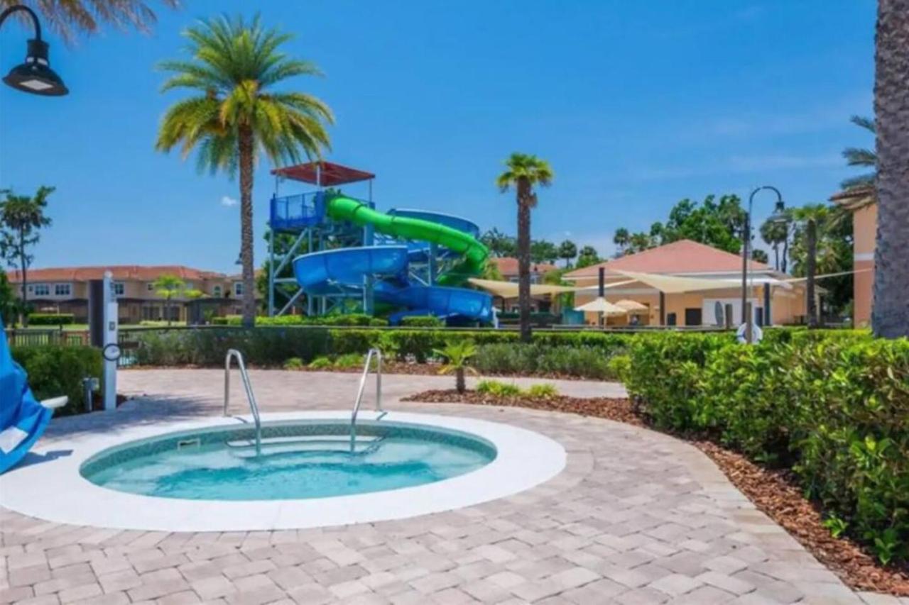 By Themed Jacuzzi Pool 2666 Holiday home