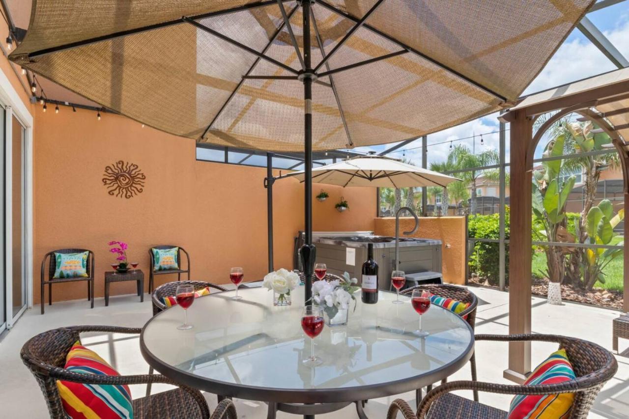 By Themed Jacuzzi Pool 2666 Holiday home