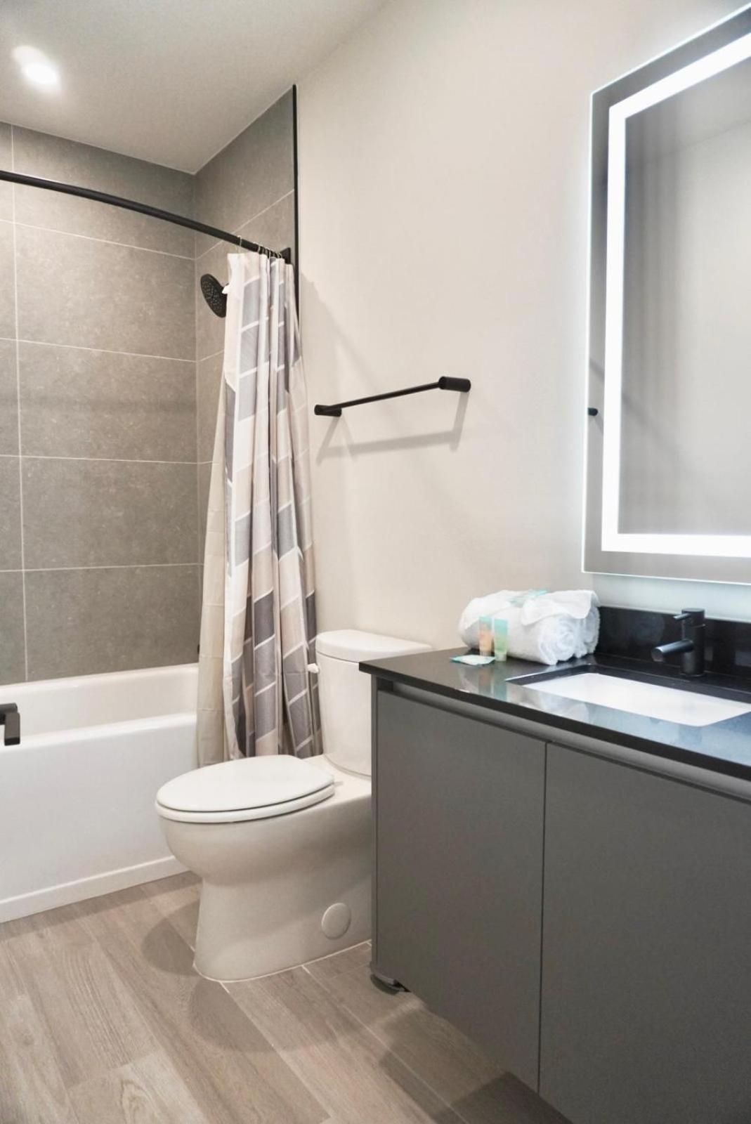 Stunning 3 Bedroom 3 Bath Townhome 363 *