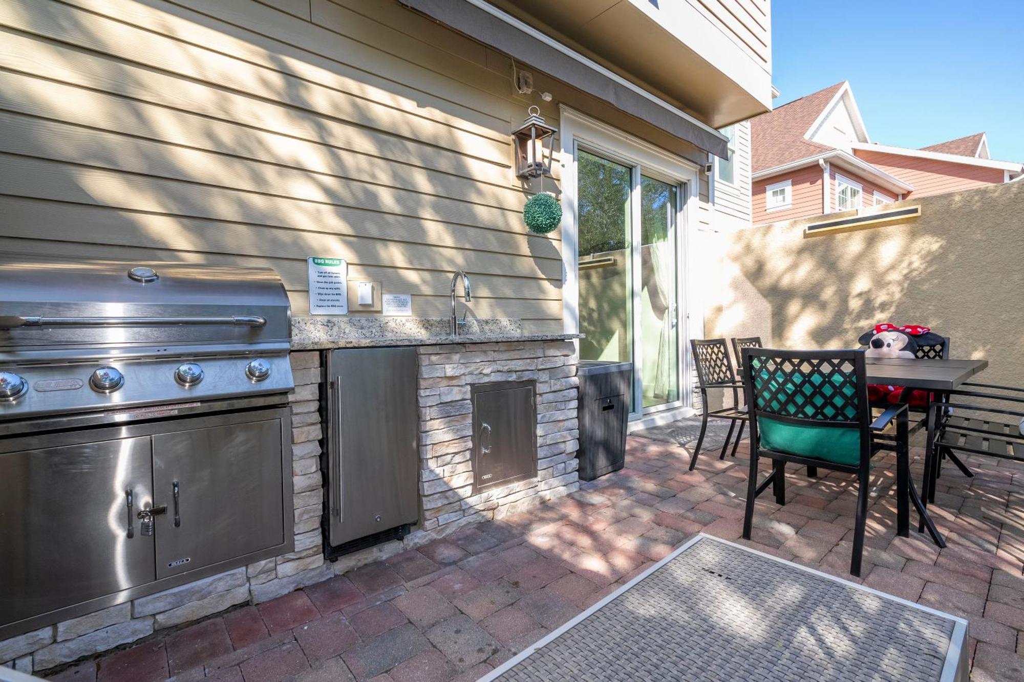 Themed House 5 Min To Parks, Heated Pool, Jacuzzi, Gym And *