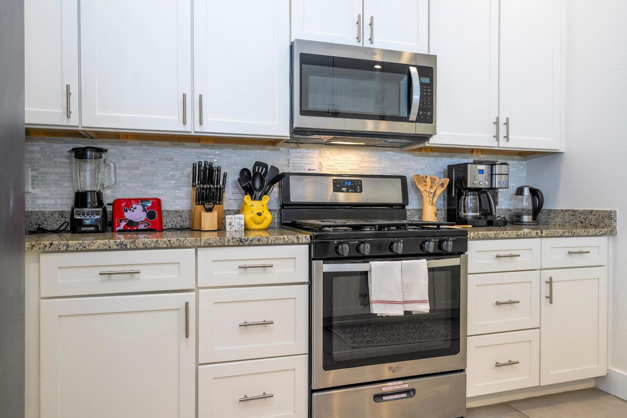 Themed House 5 Min To Parks, Heated Pool, Jacuzzi, Gym And Orlando