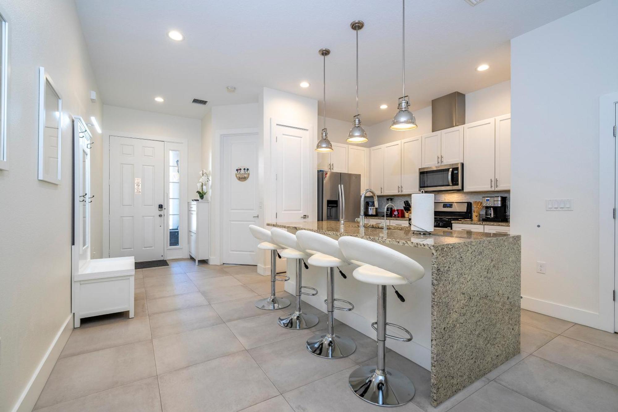 Themed House 5 Min To Parks, Heated Pool, Jacuzzi, Gym And * Orlando