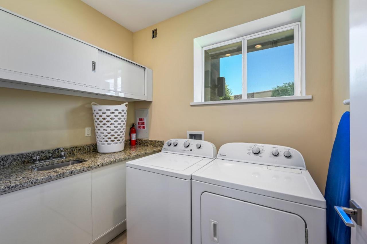 7664 - Beautiful 3 Bedroom Townhouse By * Orlando
