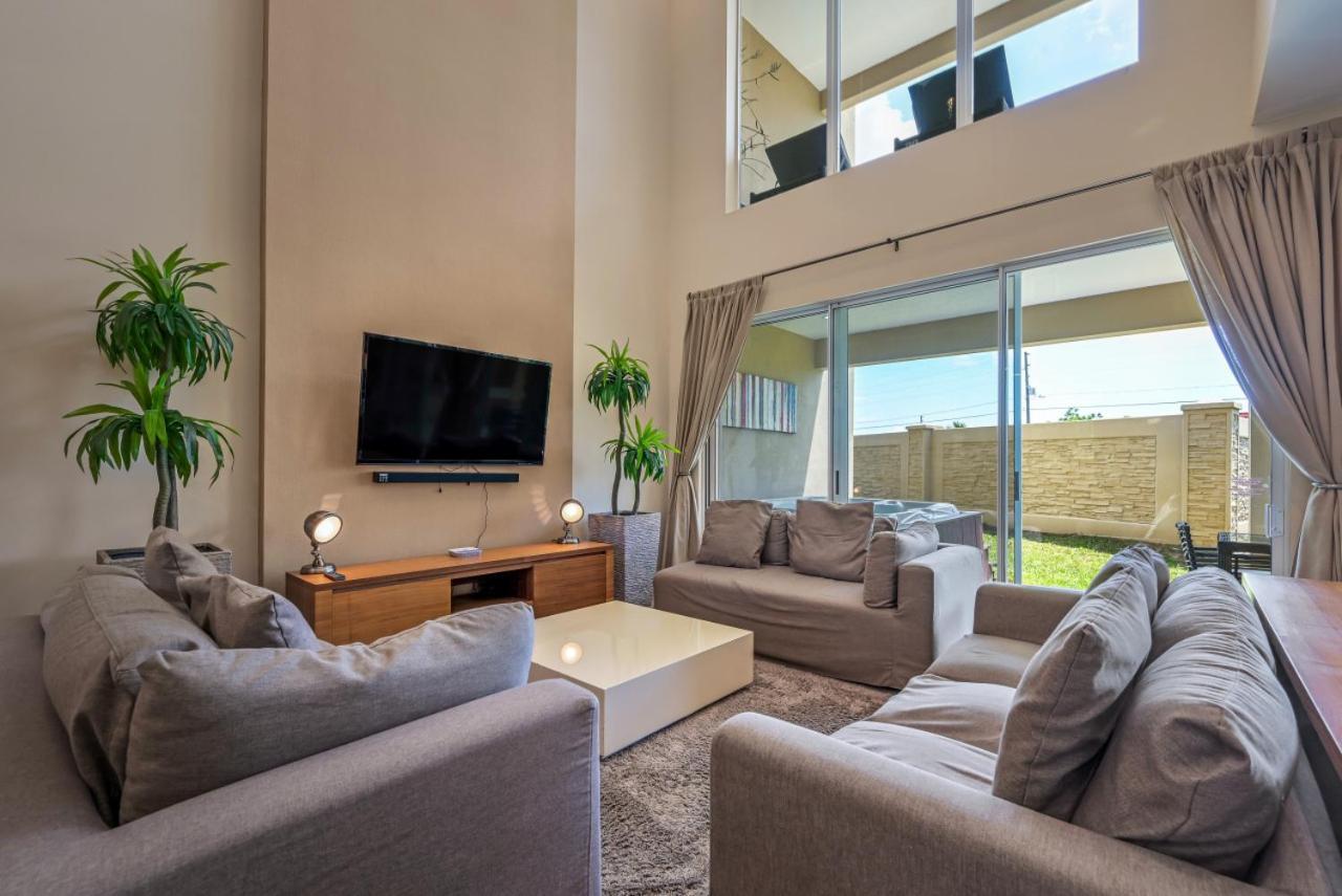 7664 - Beautiful 3 Bedroom Townhouse By Orlando