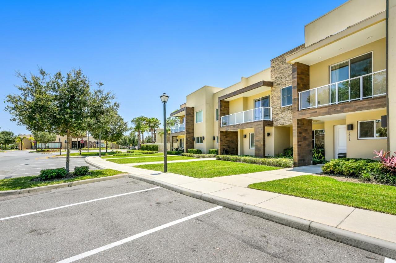 7664 - Beautiful 3 Bedroom Townhouse By Holiday home *