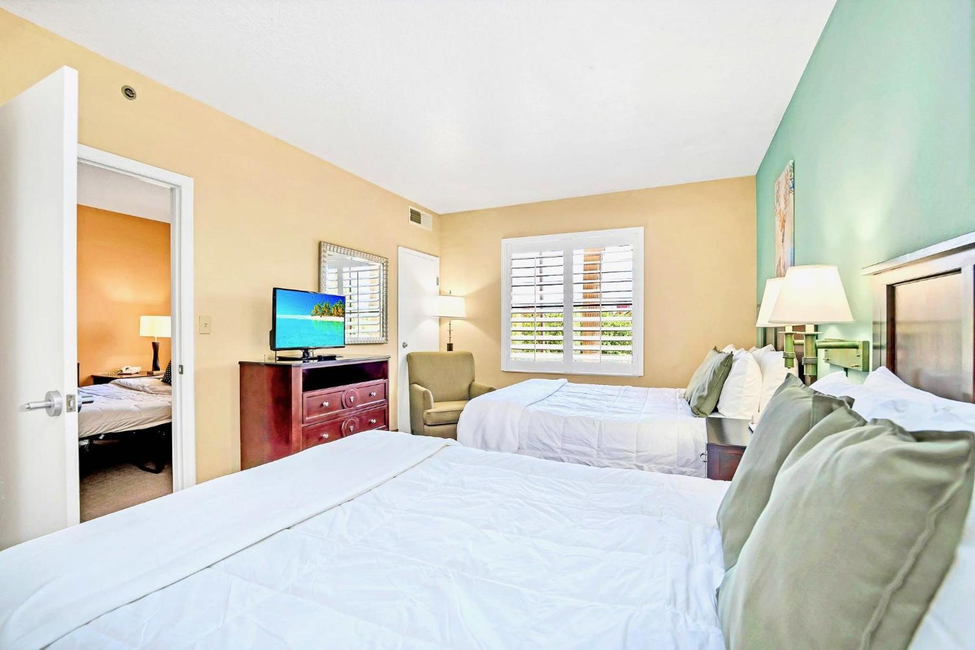 Near Universal - W Pool Hot Tub Apartment *