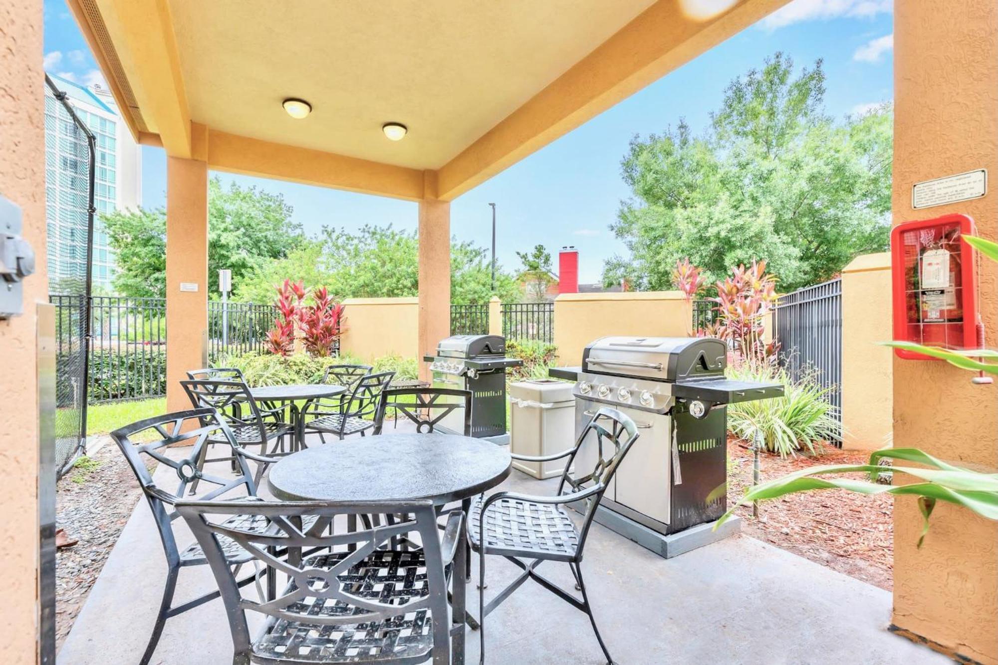 Near Universal - W Pool Hot Tub Apartment Orlando