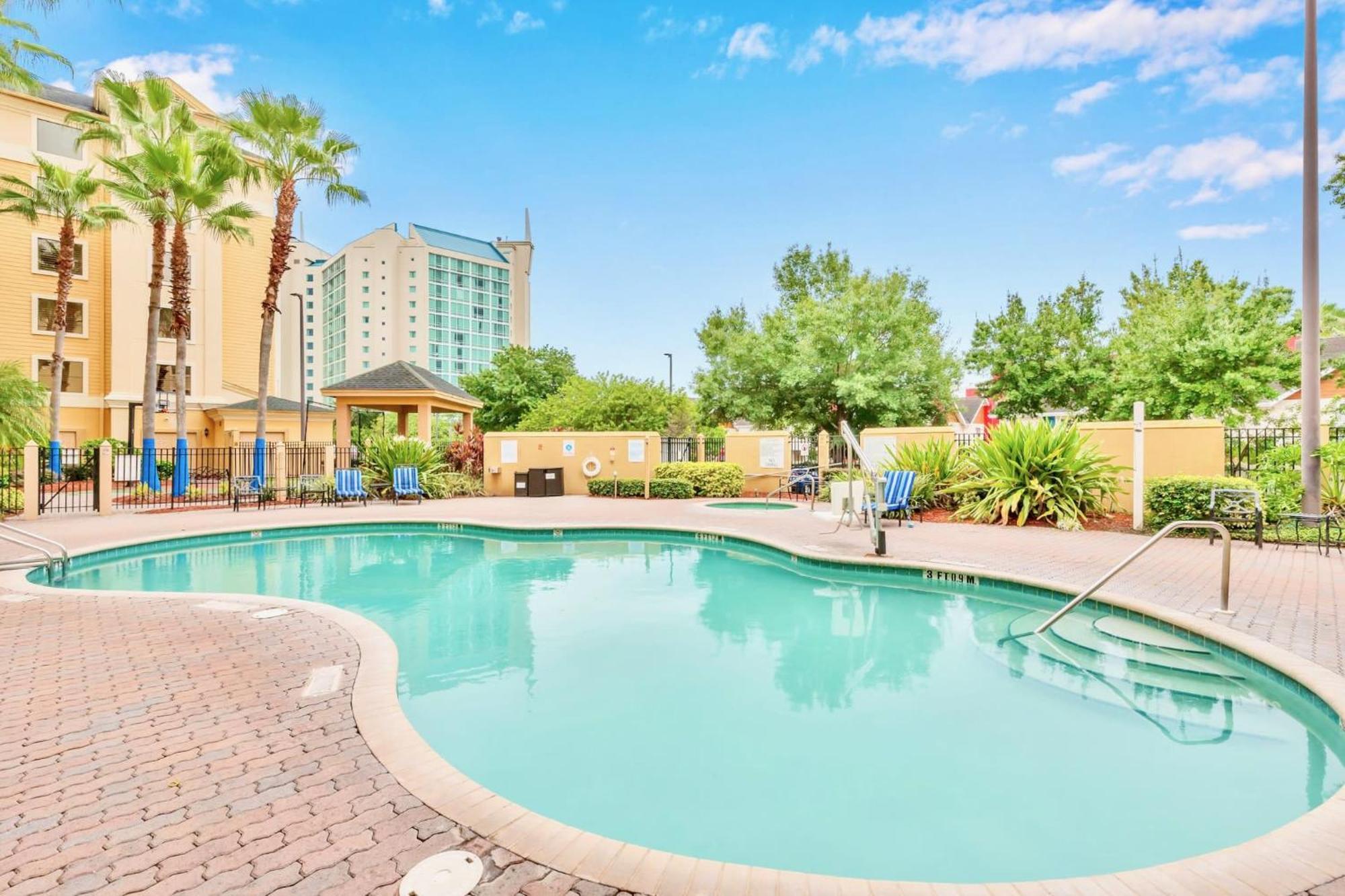 Near Universal - W Pool Hot Tub Orlando