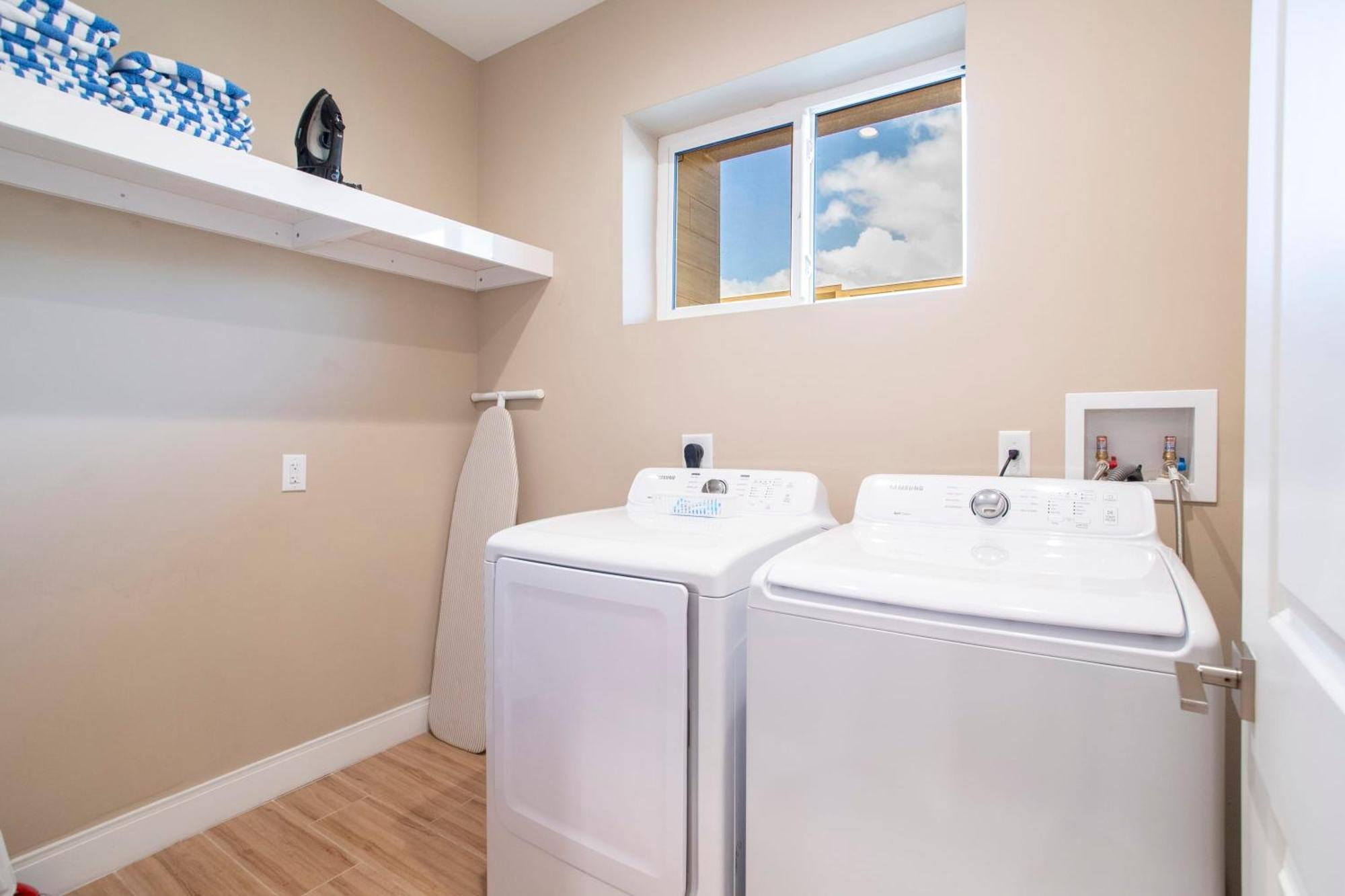Luxury 4 Bedroom Close To Disney 7487 Holiday home *