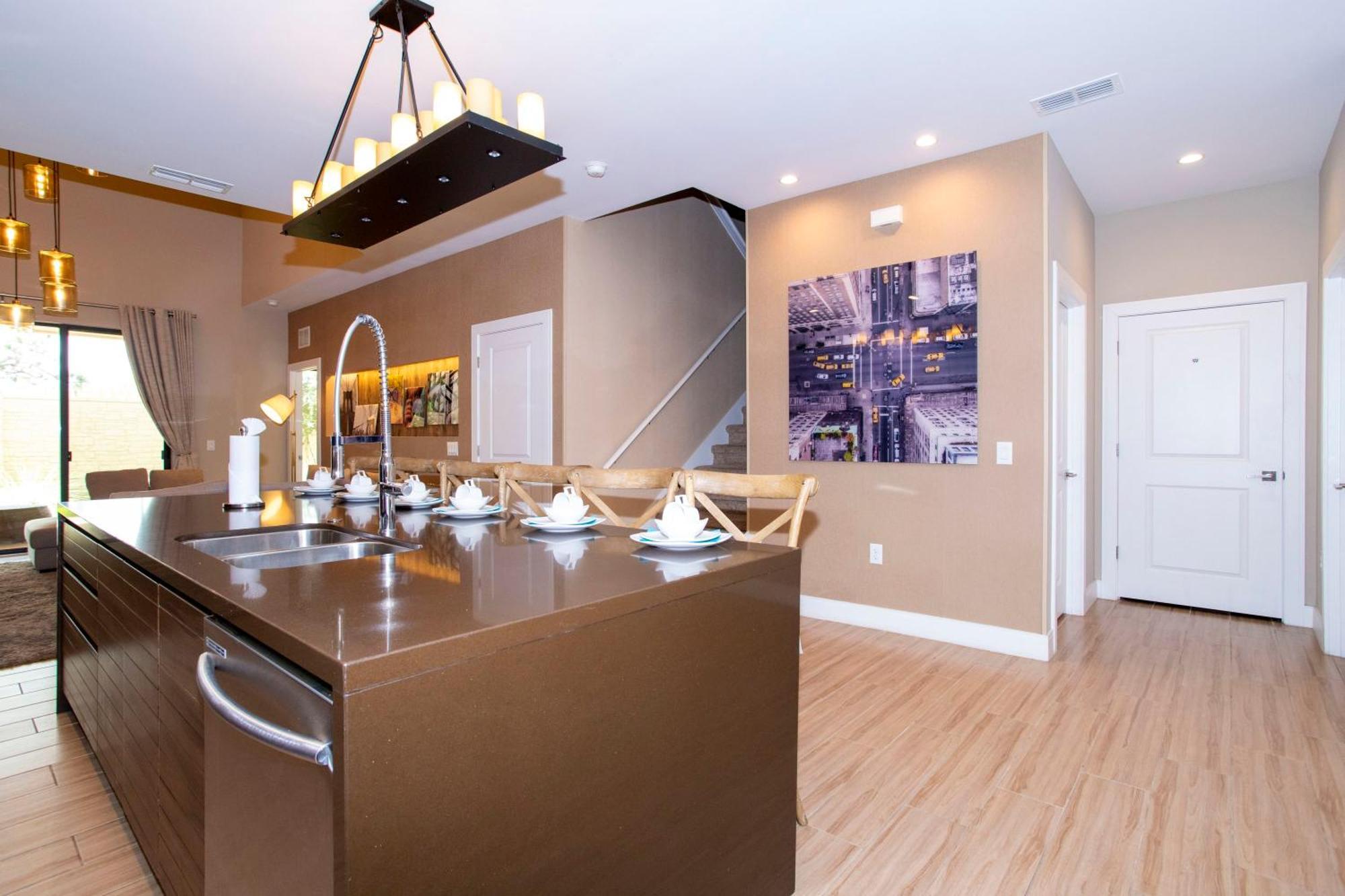 Luxury 4 Bedroom Close To Disney 7487 Holiday home