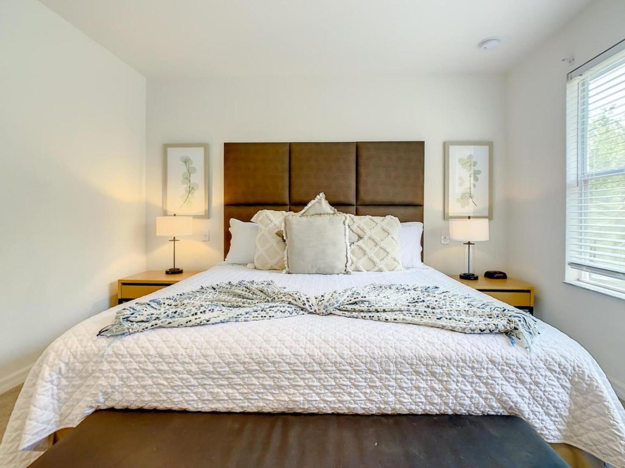 Luxury Townhome Near W/ Amenities