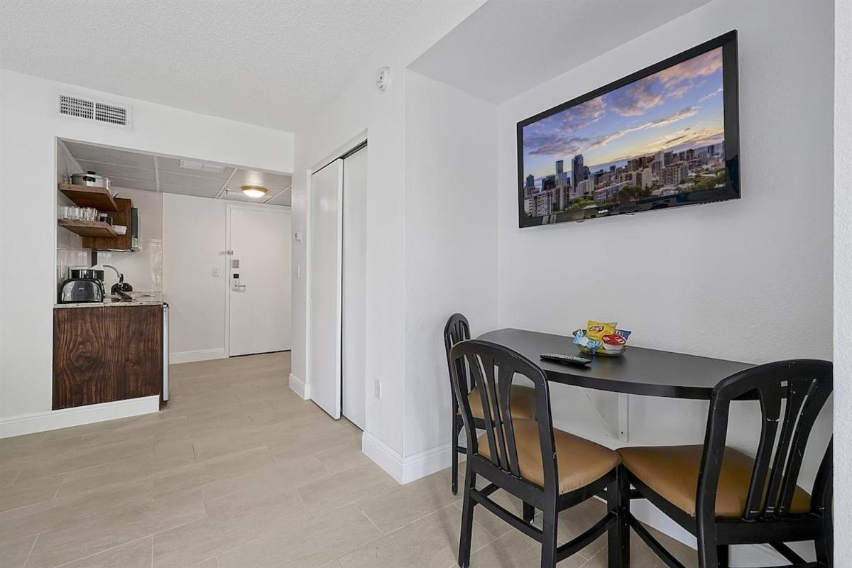 6165 Carrier Dr #1212 1bed Holiday home *