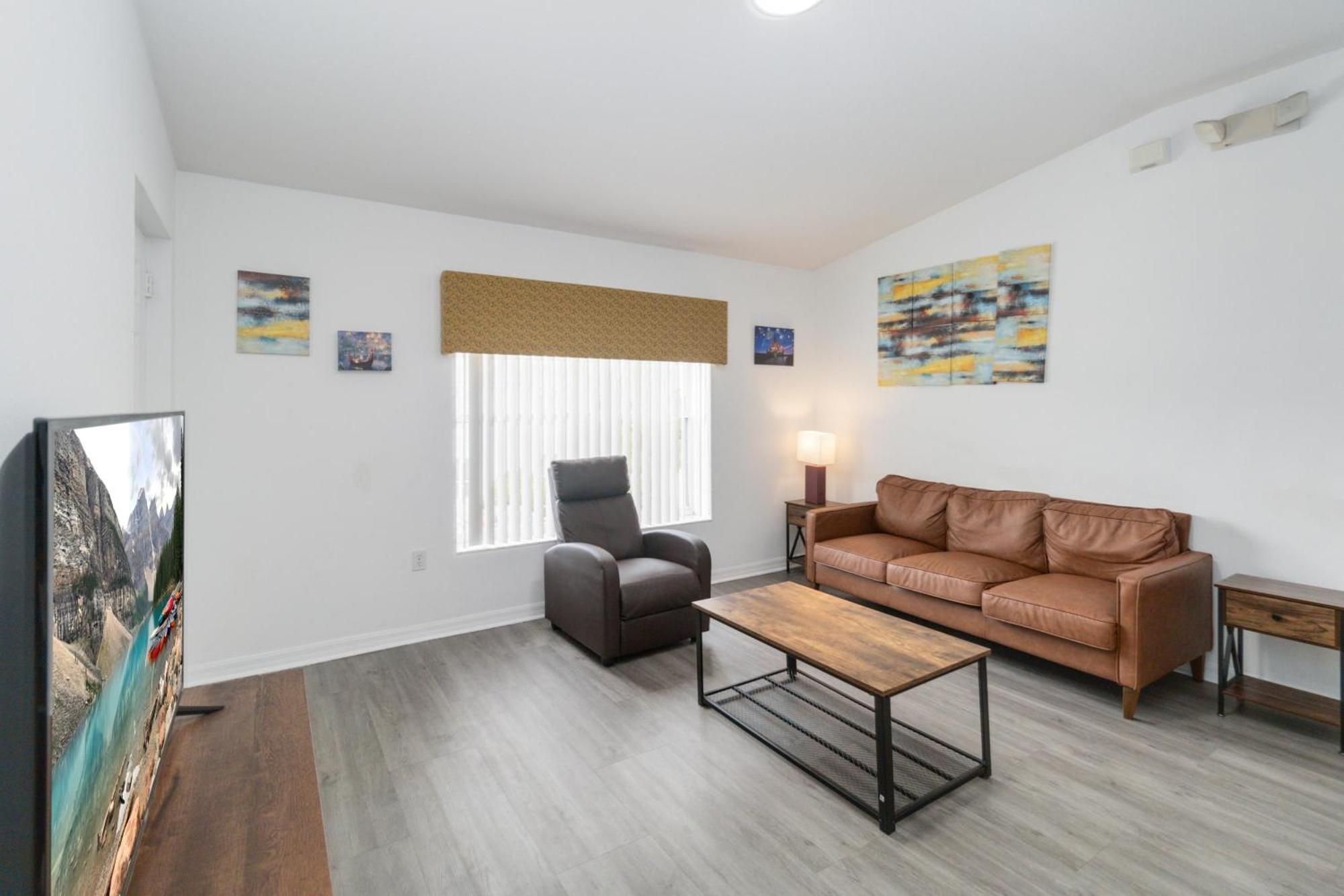 Apartment Huge Screened Patio That Overlooks Buck, Near Famous Attractions!! Orlando