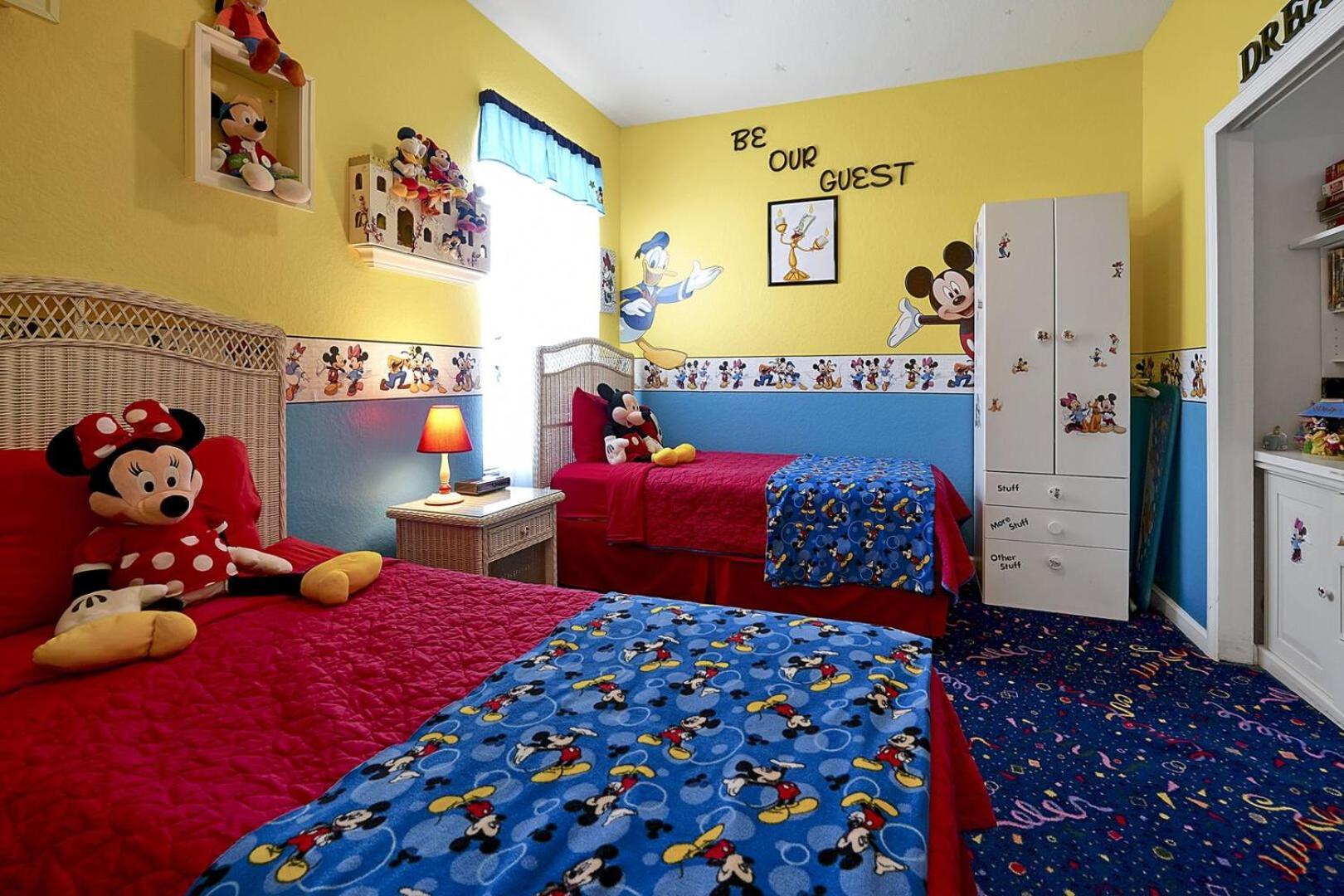 3 Miles To Disney, Water Park, Kids Rooms, Pool Table, Air Hockey, Private Pool And