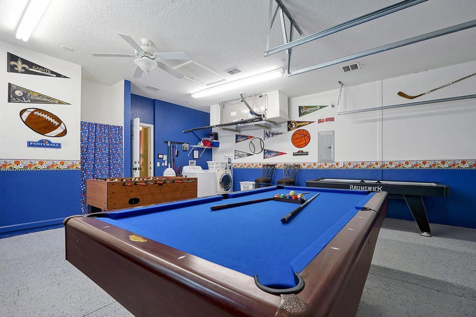 Holiday home 3 Miles To Disney, Water Park, Kids Rooms, Pool Table, Air Hockey, Private Pool And Orlando