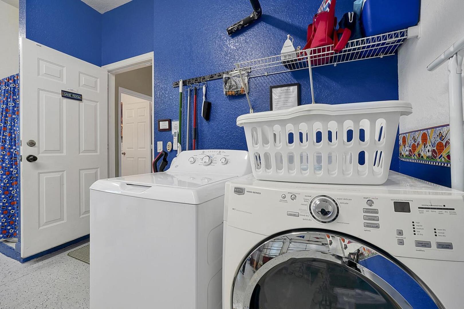 3 Miles To Disney, Water Park, Kids Rooms, Pool Table, Air Hockey, Private Pool And Holiday home *