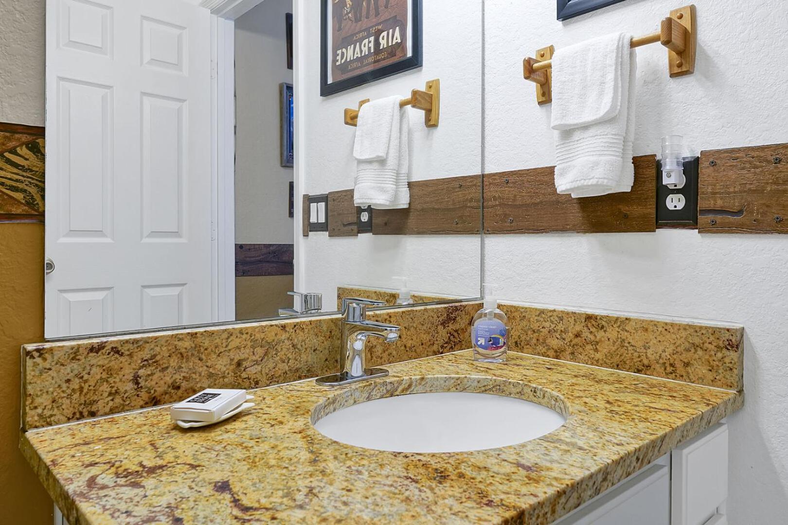 3 Miles To Disney, Water Park, Kids Rooms, Pool Table, Air Hockey, Private Pool And Holiday home Orlando