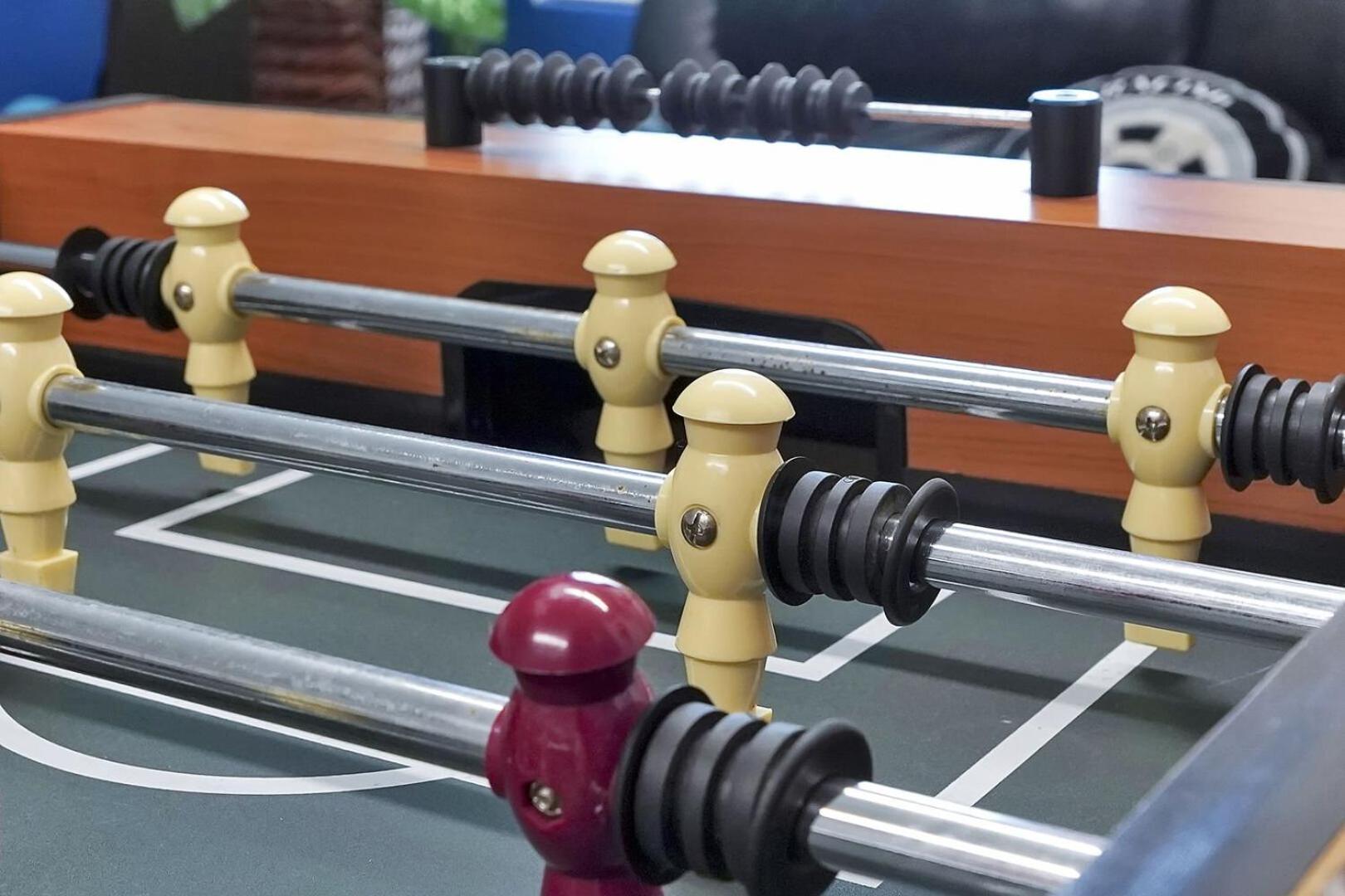 3 Miles To Disney, Water Park, Kids Rooms, Pool Table, Air Hockey, Private Pool And