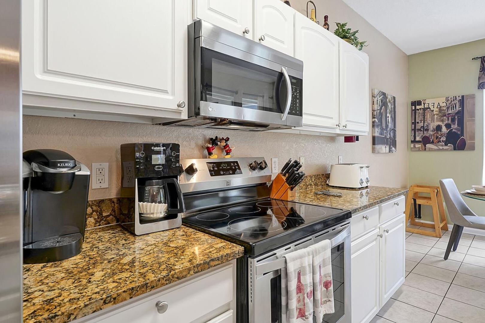 Holiday home 3 Miles To Disney, Water Park, Kids Rooms, Pool Table, Air Hockey, Private Pool And