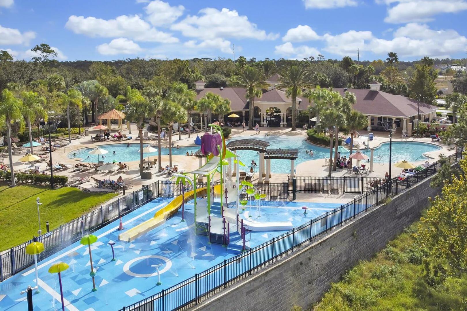 Holiday home 3 Miles To Disney, Water Park, Kids Rooms, Pool Table, Air Hockey, Private Pool And
