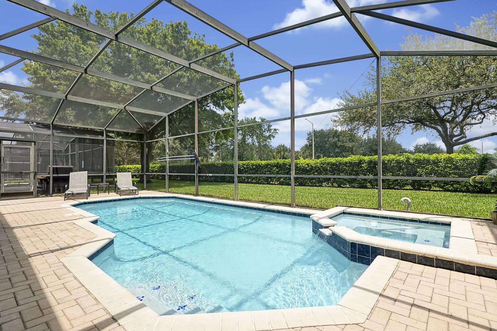 3 Miles To Disney, Water Park, Kids Rooms, Pool Table, Air Hockey, Private Pool And Orlando