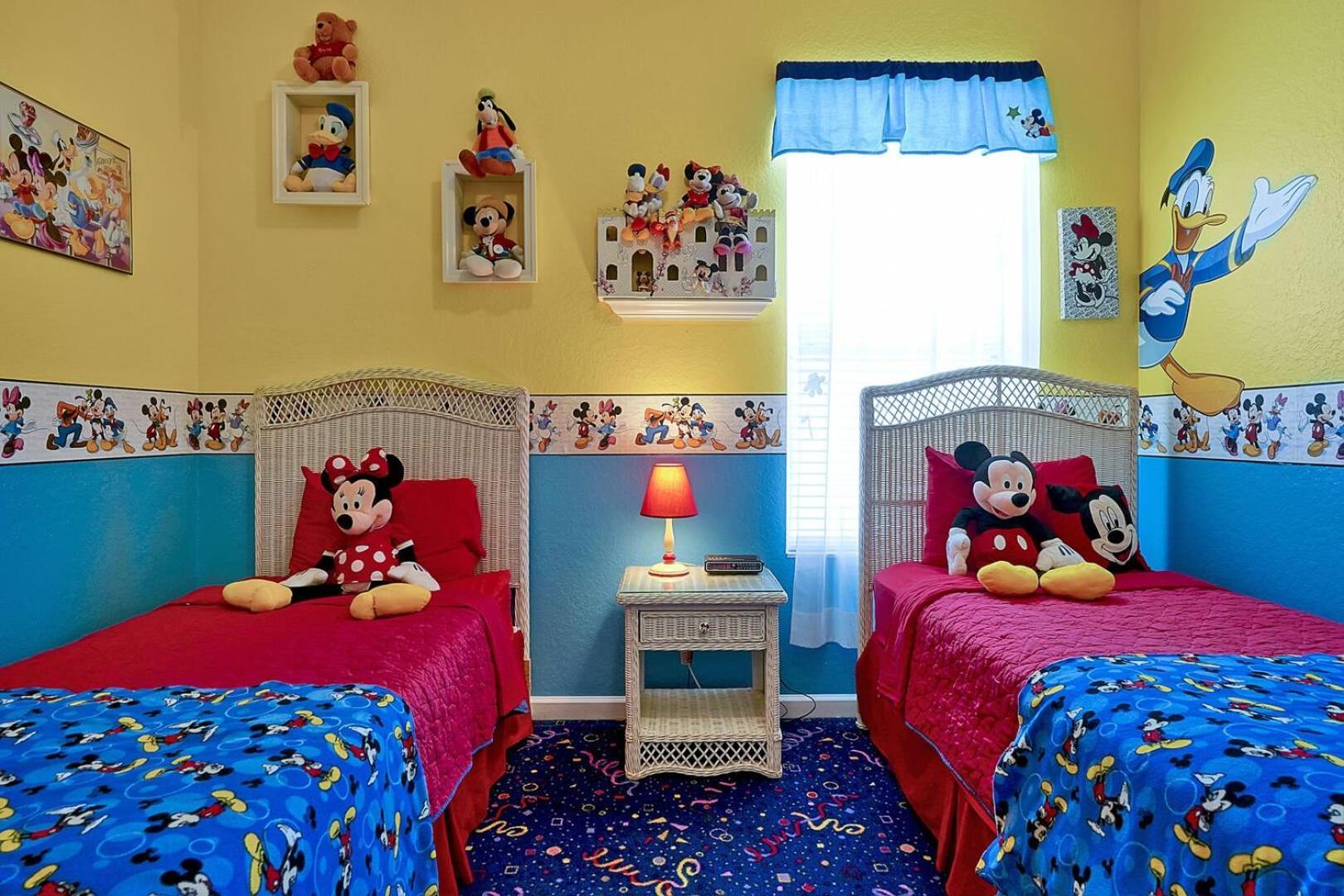 Holiday home 3 Miles To Disney, Water Park, Kids Rooms, Pool Table, Air Hockey, Private Pool And *