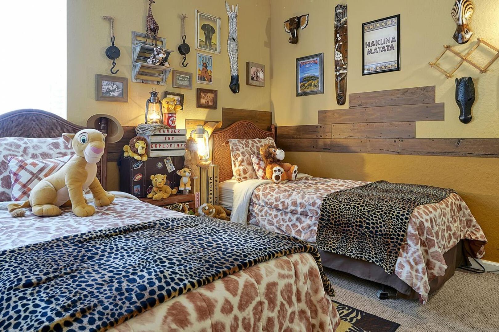 3 Miles To Disney, Water Park, Kids Rooms, Pool Table, Air Hockey, Private Pool And *