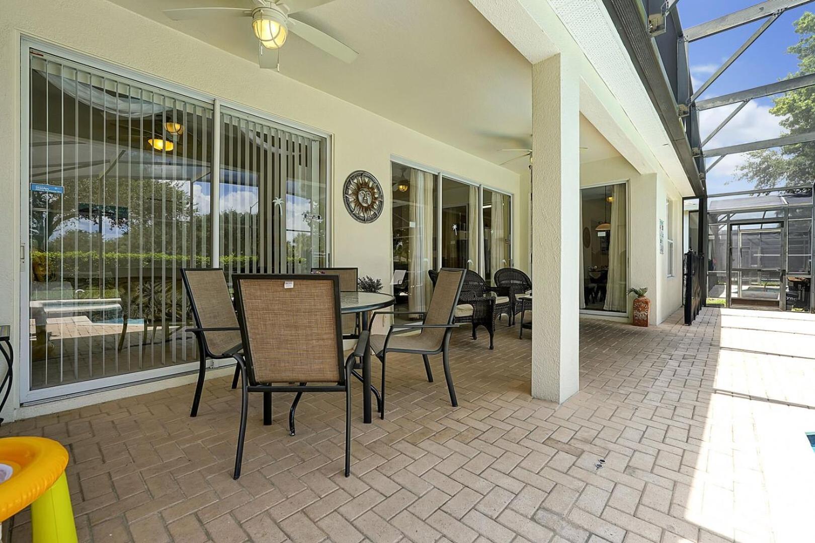Holiday home 3 Miles To Disney, Water Park, Kids Rooms, Pool Table, Air Hockey, Private Pool And *