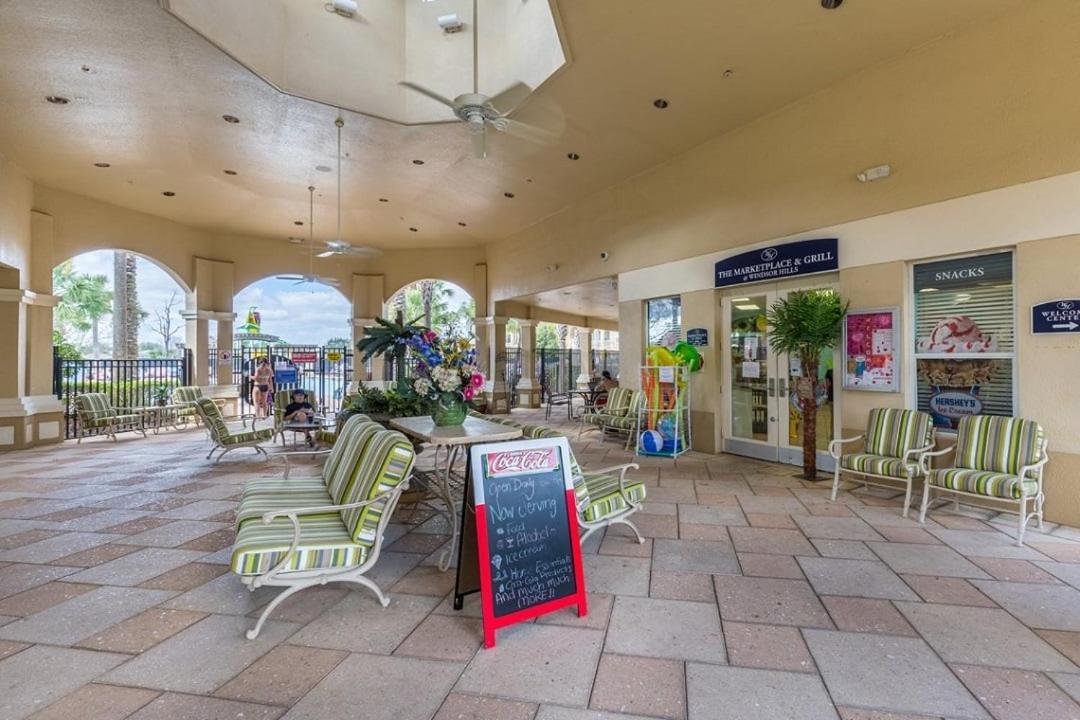 Holiday home 3 Miles To Disney, Water Park, Kids Rooms, Pool Table, Air Hockey, Private Pool And