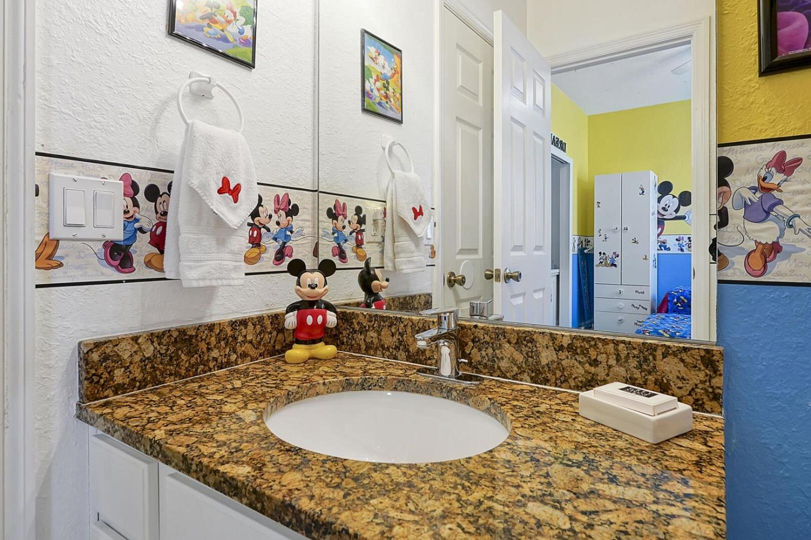 3 Miles To Disney, Water Park, Kids Rooms, Pool Table, Air Hockey, Private Pool And Holiday home Orlando