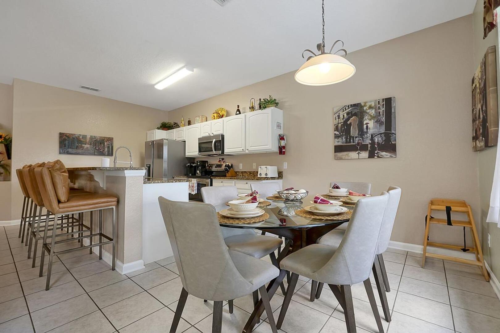 Holiday home 3 Miles To Disney, Water Park, Kids Rooms, Pool Table, Air Hockey, Private Pool And Orlando