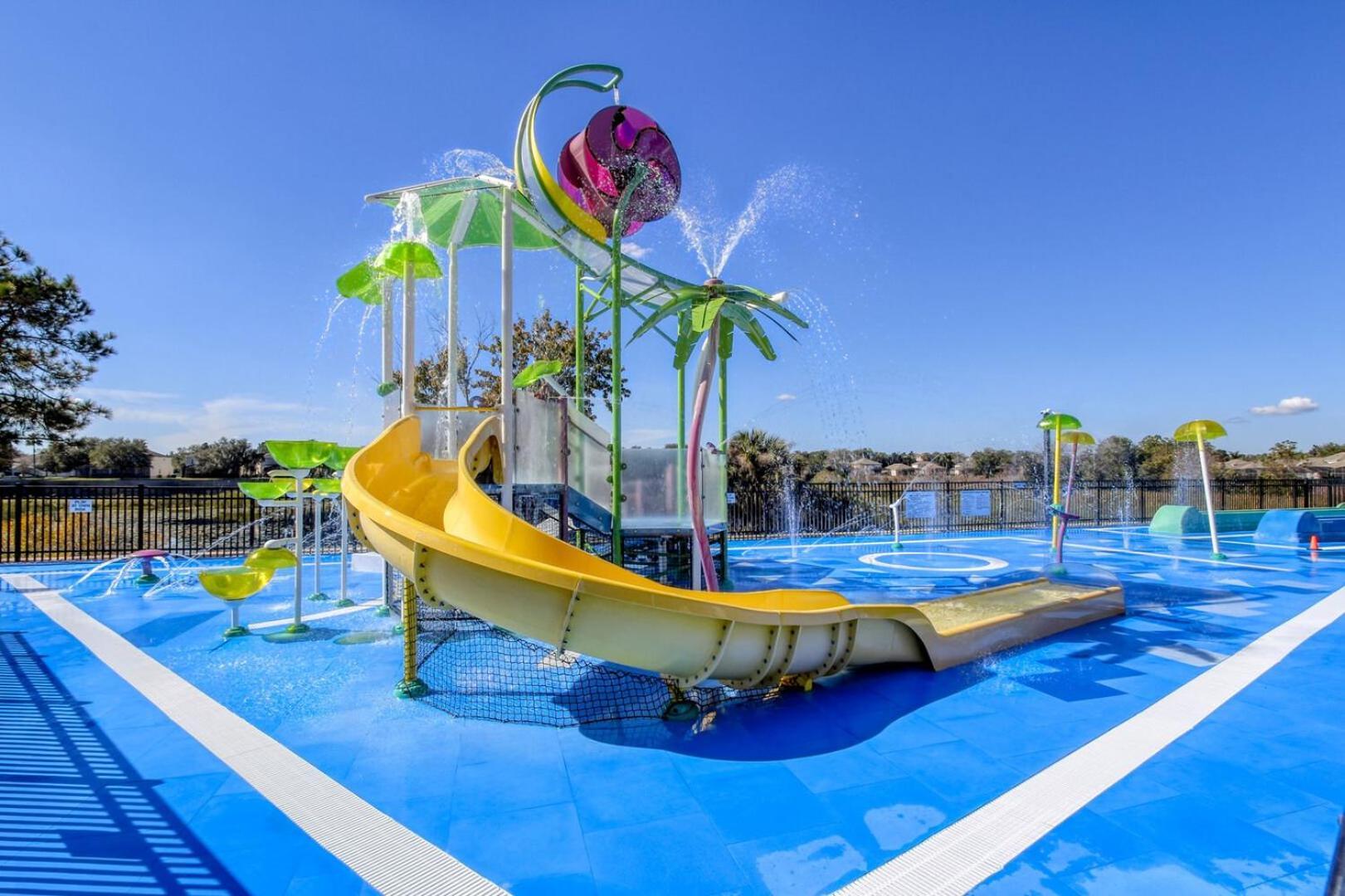 3 Miles To Disney, Water Park, Kids Rooms, Pool Table, Air Hockey, Private Pool And