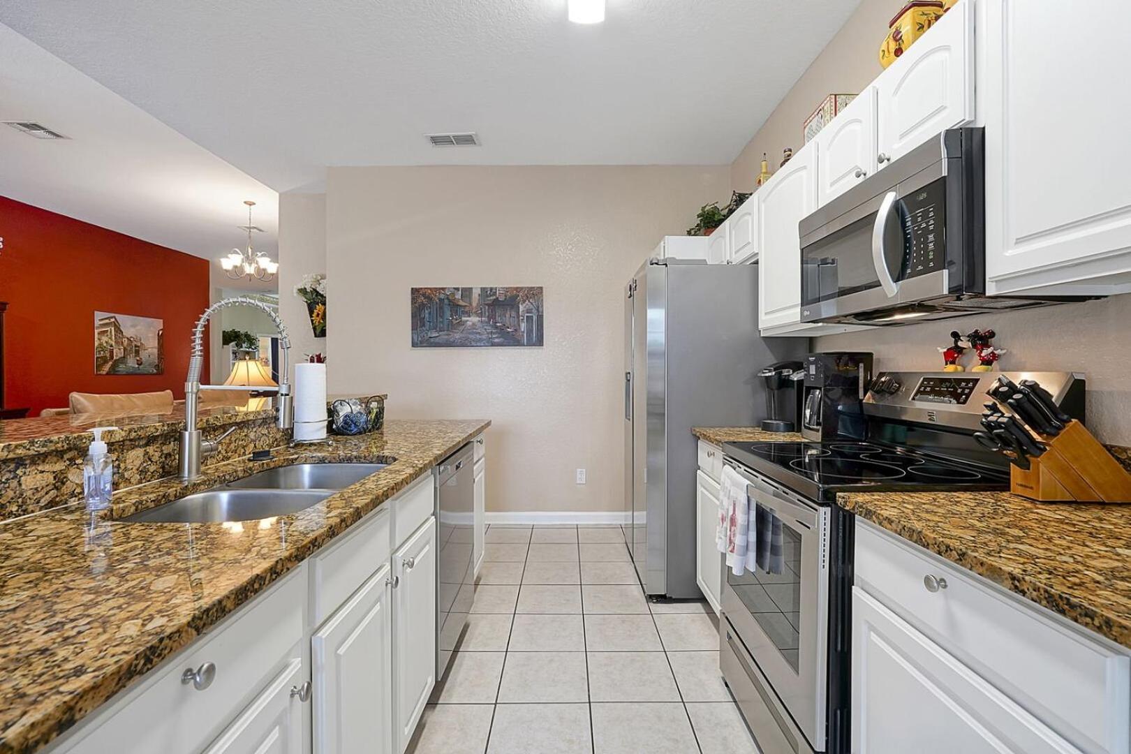 Holiday home 3 Miles To Disney, Water Park, Kids Rooms, Pool Table, Air Hockey, Private Pool And *
