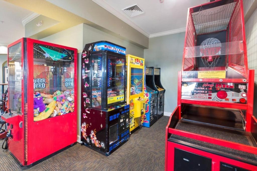 3 Miles To Disney, Water Park, Kids Rooms, Pool Table, Air Hockey, Private Pool And Holiday home *