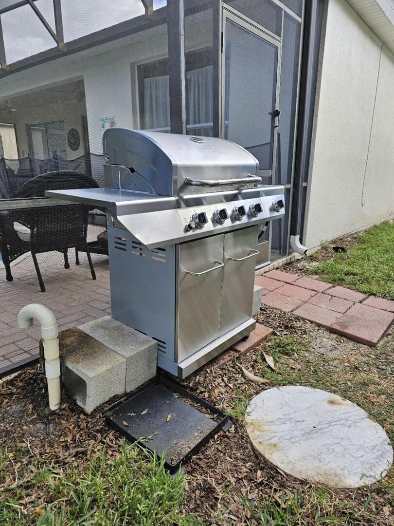 Holiday home 3 Miles To Disney, Water Park, Kids Rooms, Pool Table, Air Hockey, Private Pool And *